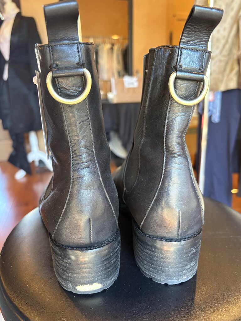 BOOT BLACK 8.5