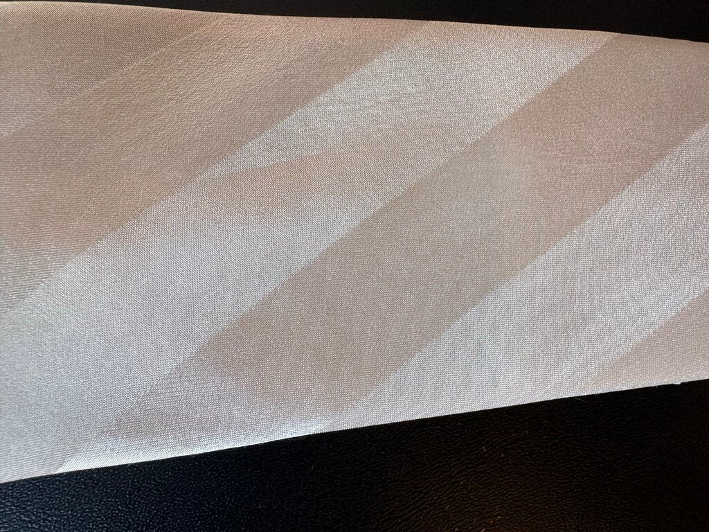 WHITE TIE