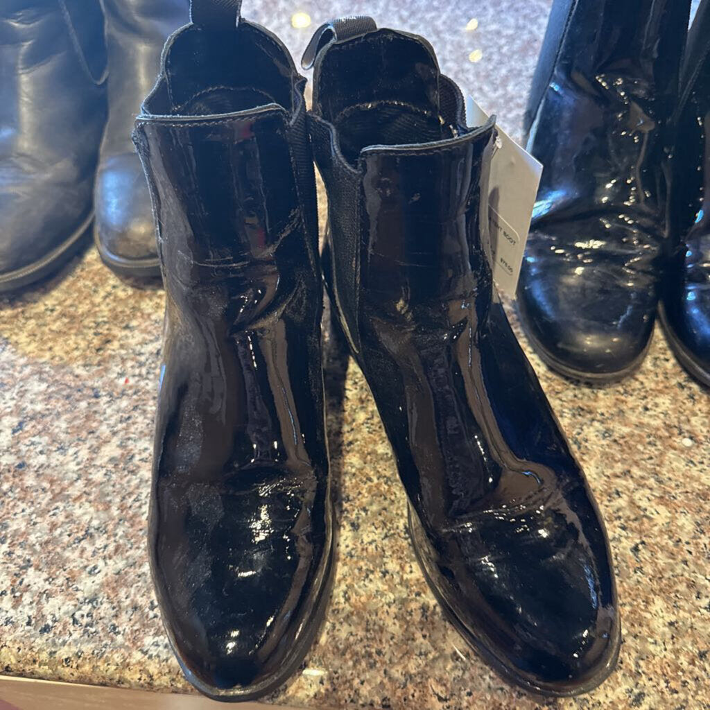 BLACK PATENT BOOT SIZE 5.5