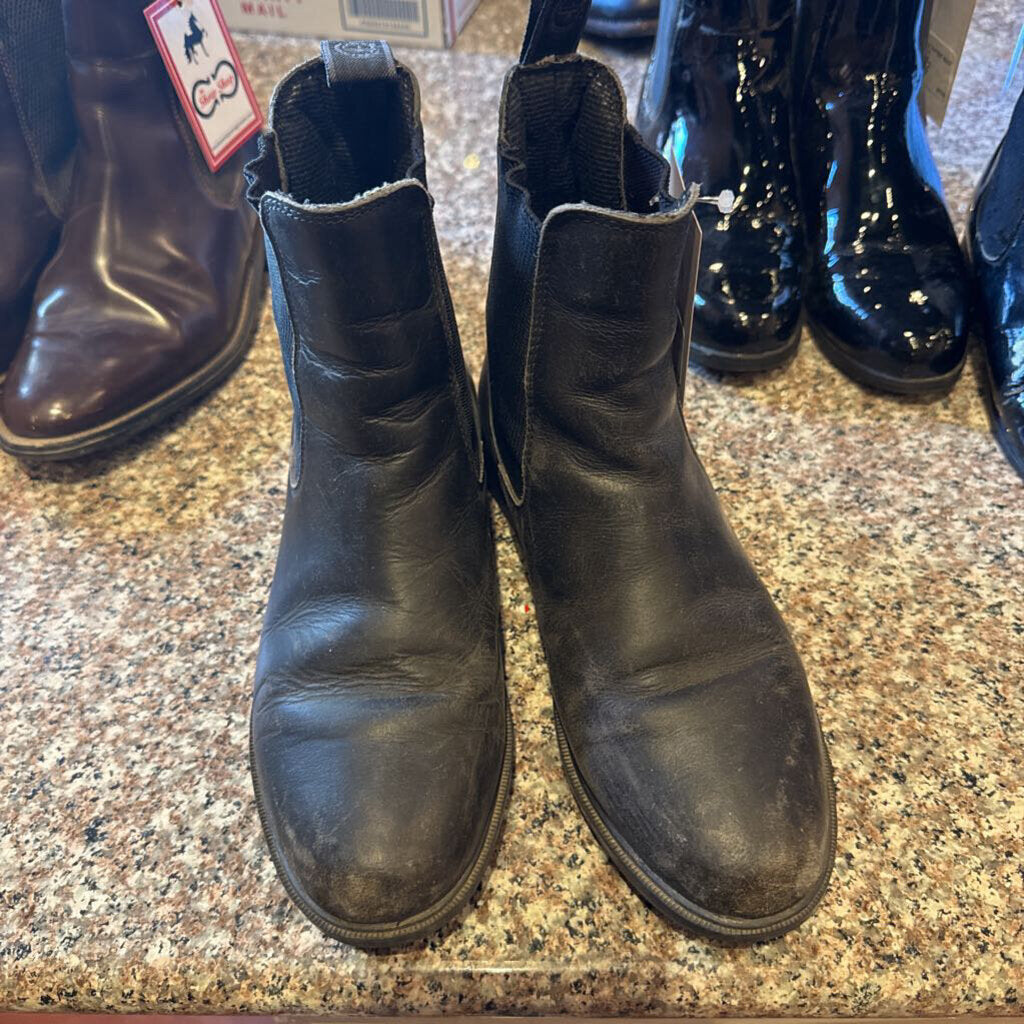 BLACK FREEDMAN BOOT SIZE 6