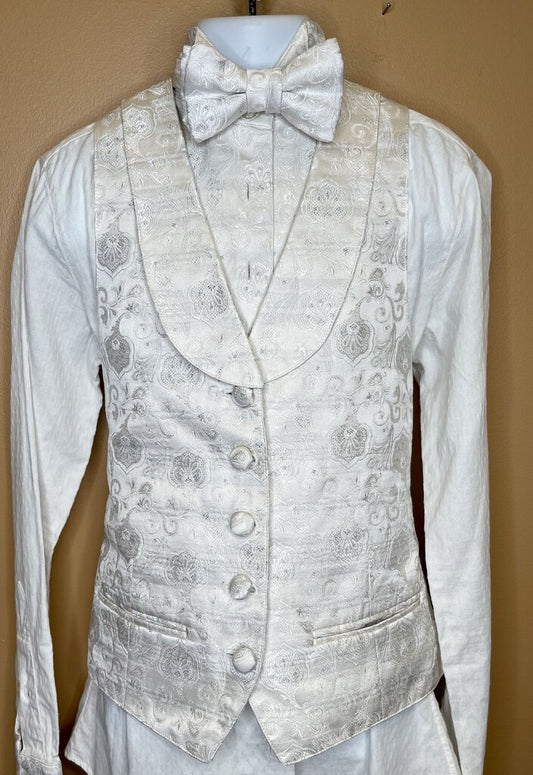 FORMAL VEST/SHIRT COMBO WHITE WITH SILVER AND 2 MATCHING BOWTIES DEREGNAUCOURT