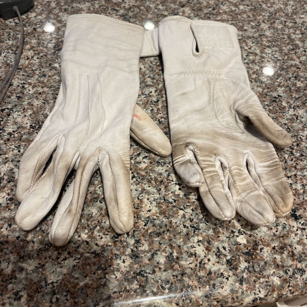 GLOVES WHITE CHESTER JEFFERIES LONG/VELCRO LEATHER MEDIUM