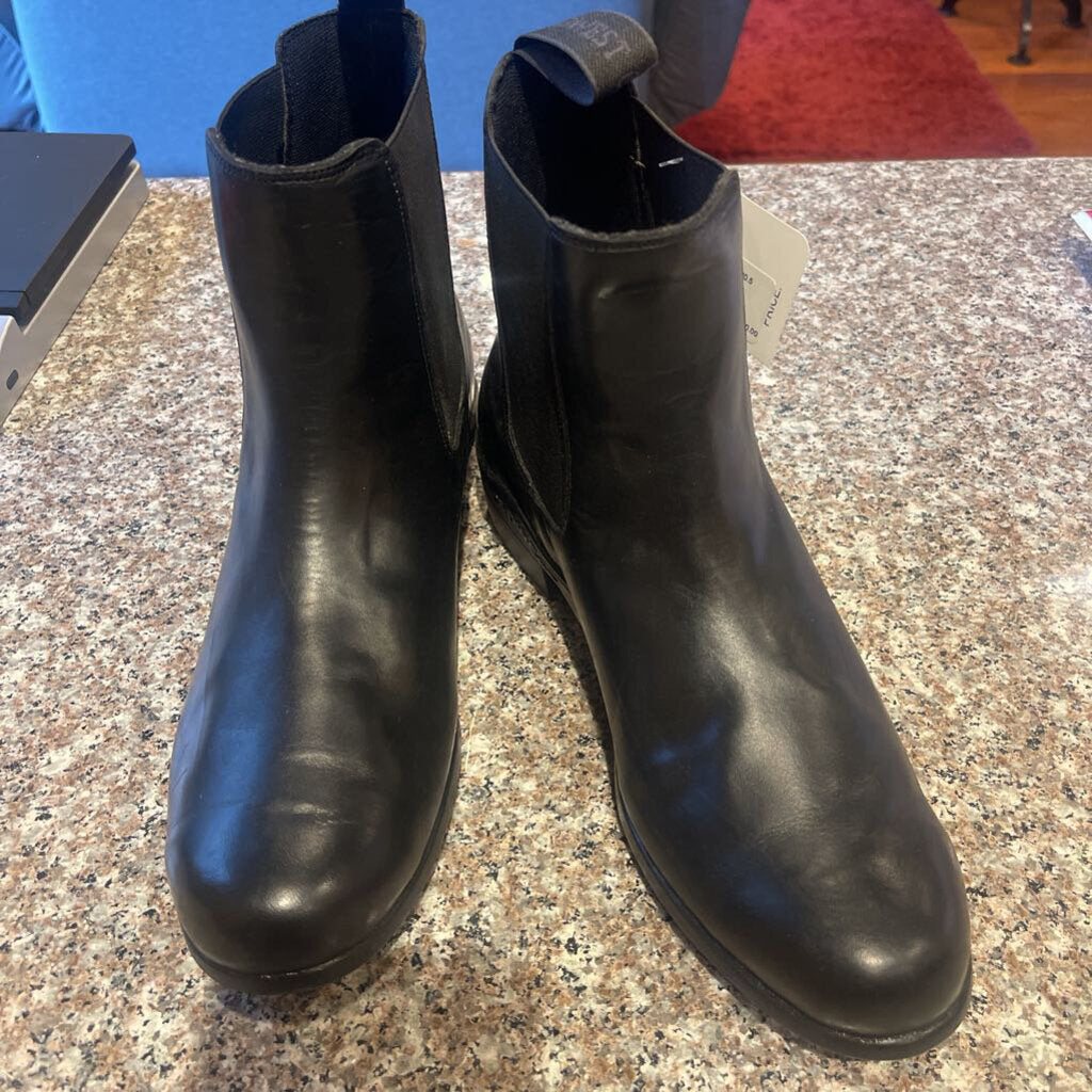 MENS BOOTS 10.5 BLACK